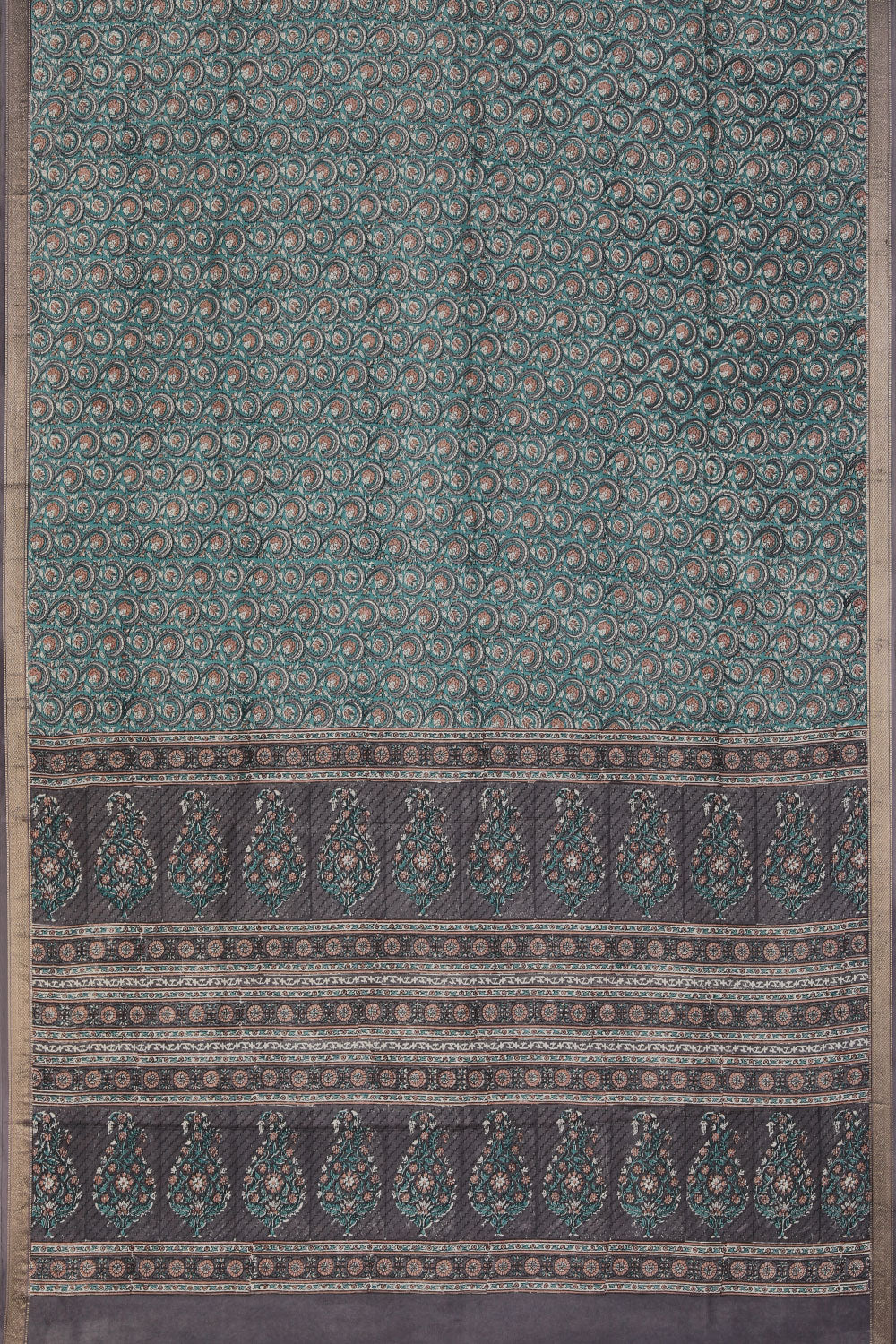 Image of Simple Yet Elegant Floral Print Saree