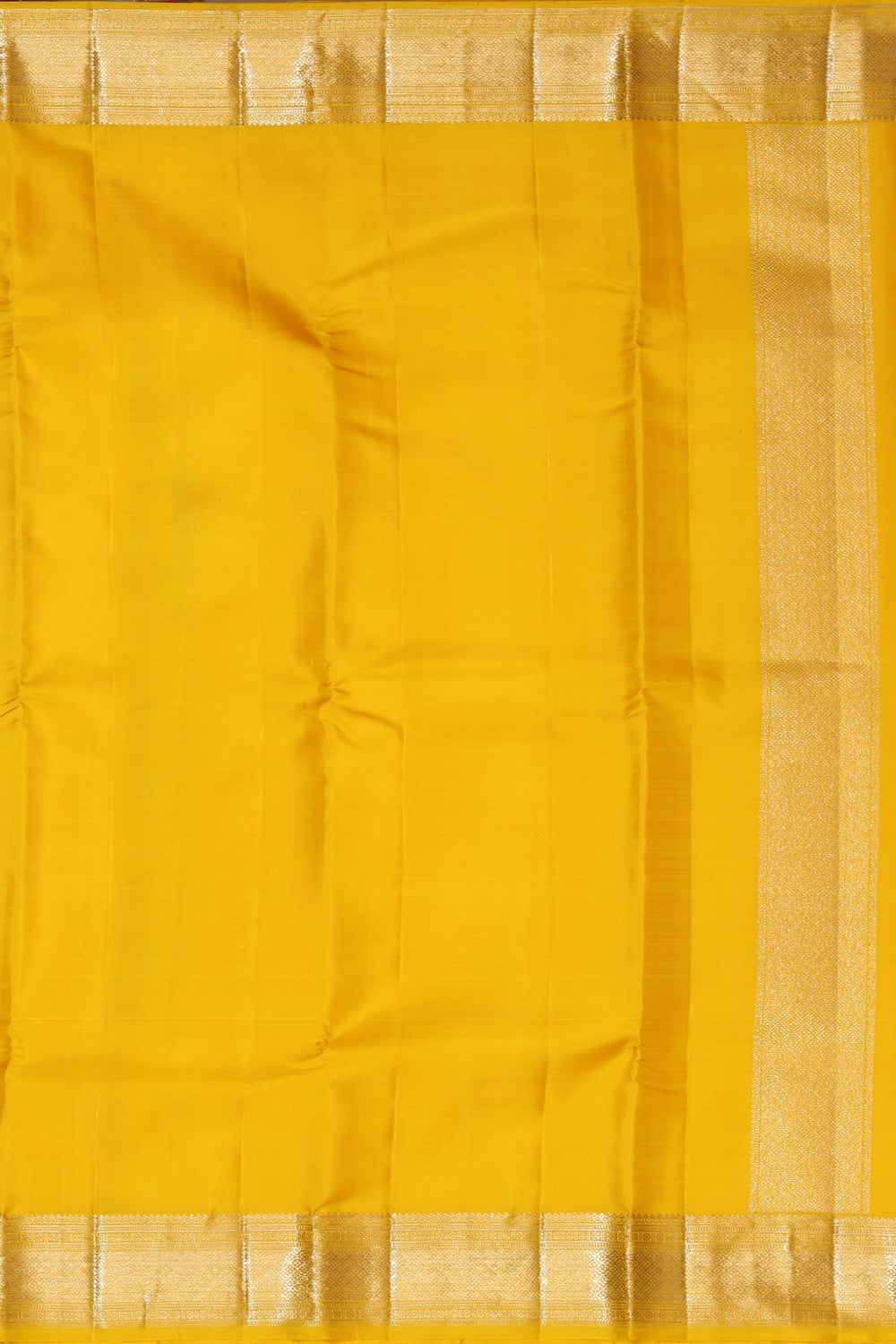 Kanchipattu Cream Dhoti With Kanduva (8 X 4)