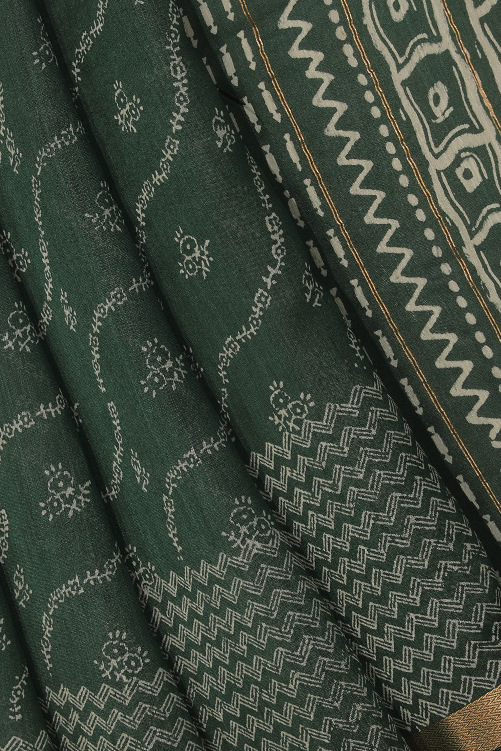 Image of Simple Yet Elegant Floral Vine Print Saree