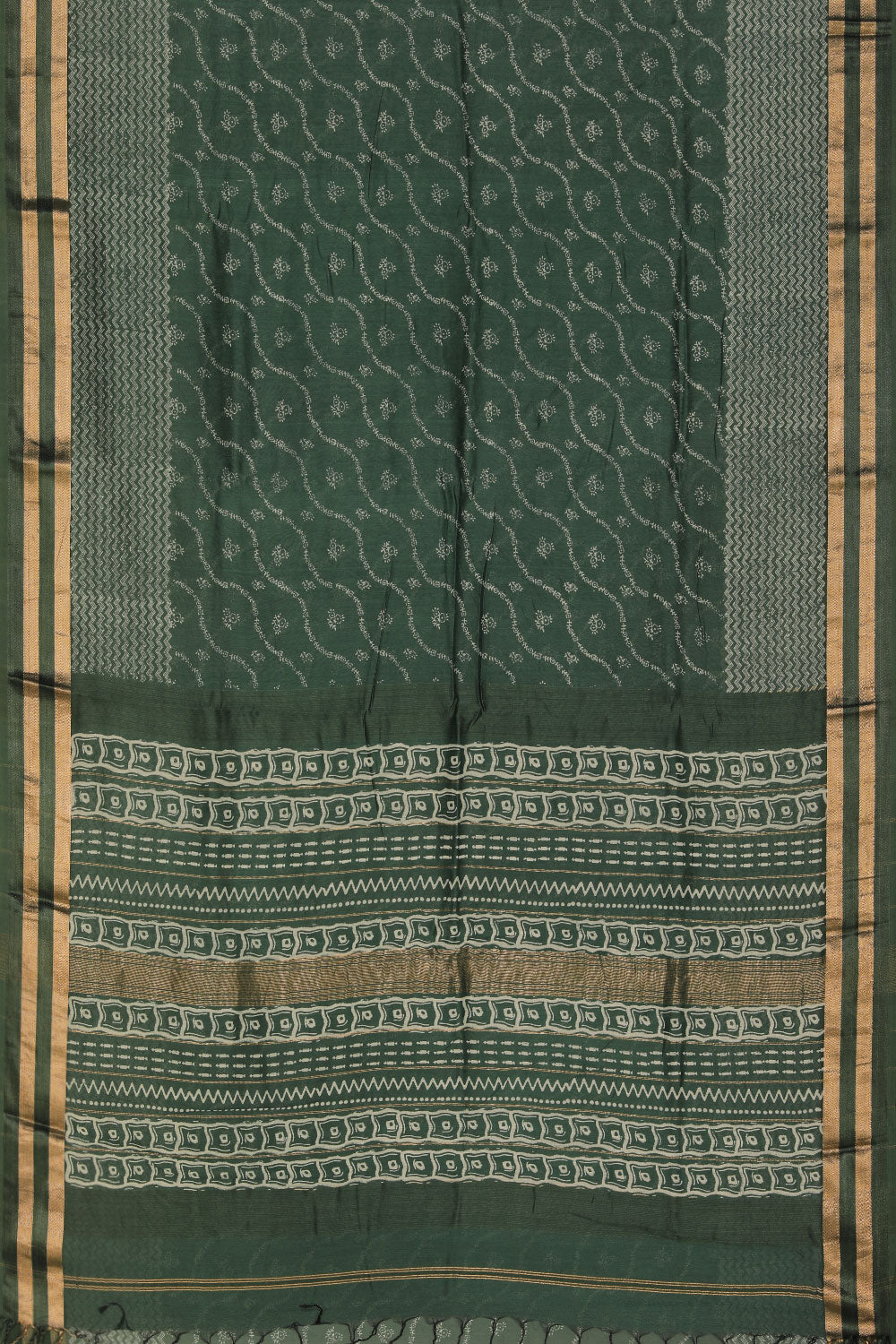 Image of Simple Yet Elegant Floral Vine Print Saree