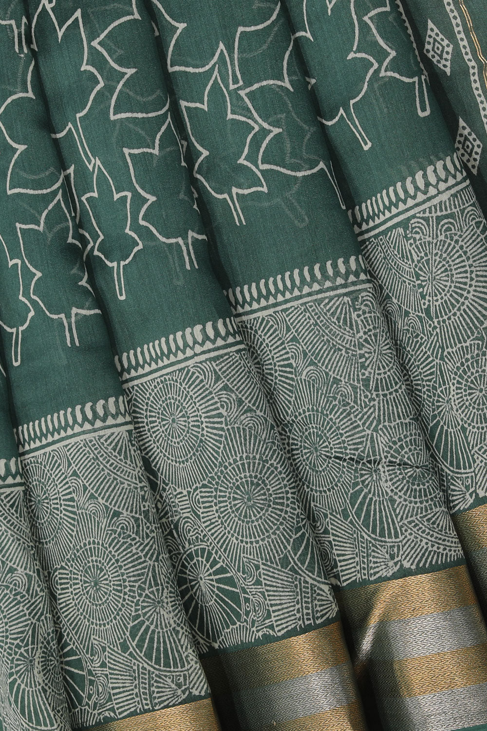 Simple Yet Elegant Leaf Print Saree