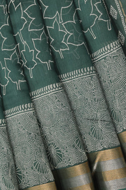 Image of Simple Yet Elegant Leaf Print Saree