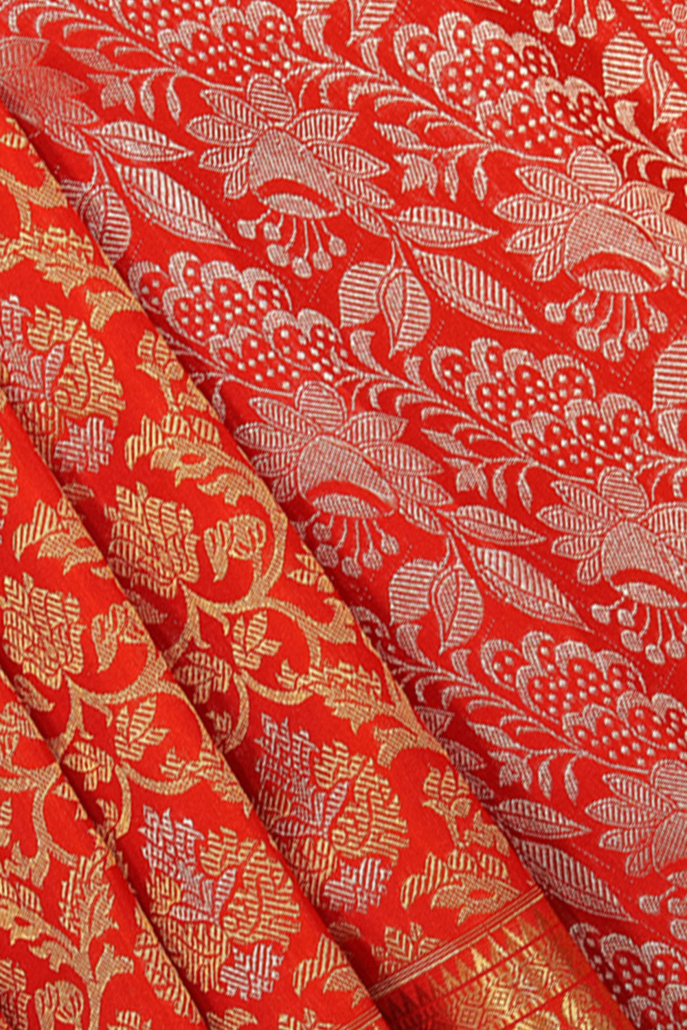 Kanchipattu Red Saree