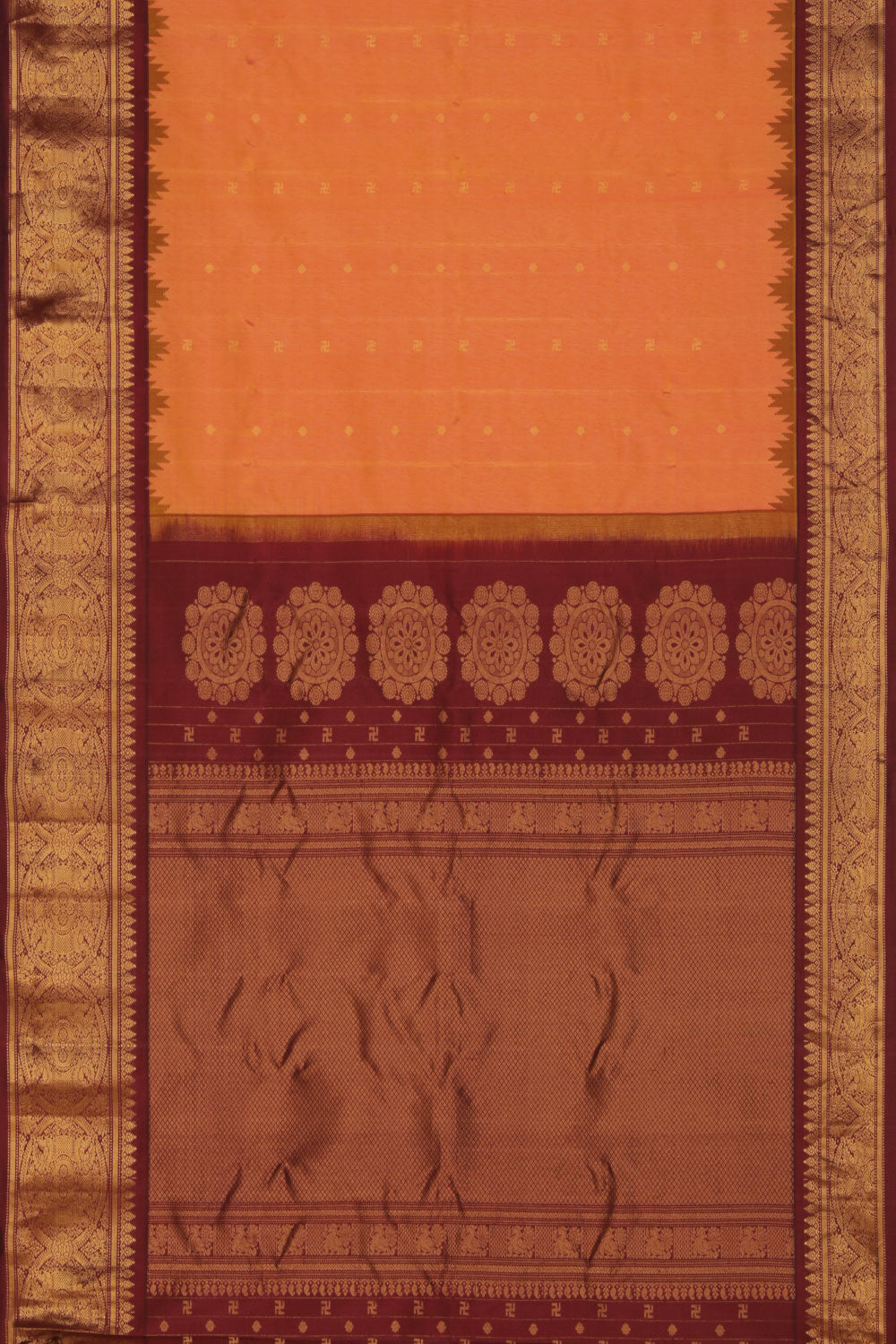 Simple Yet Traditional Gadwal Silk Peach Saree