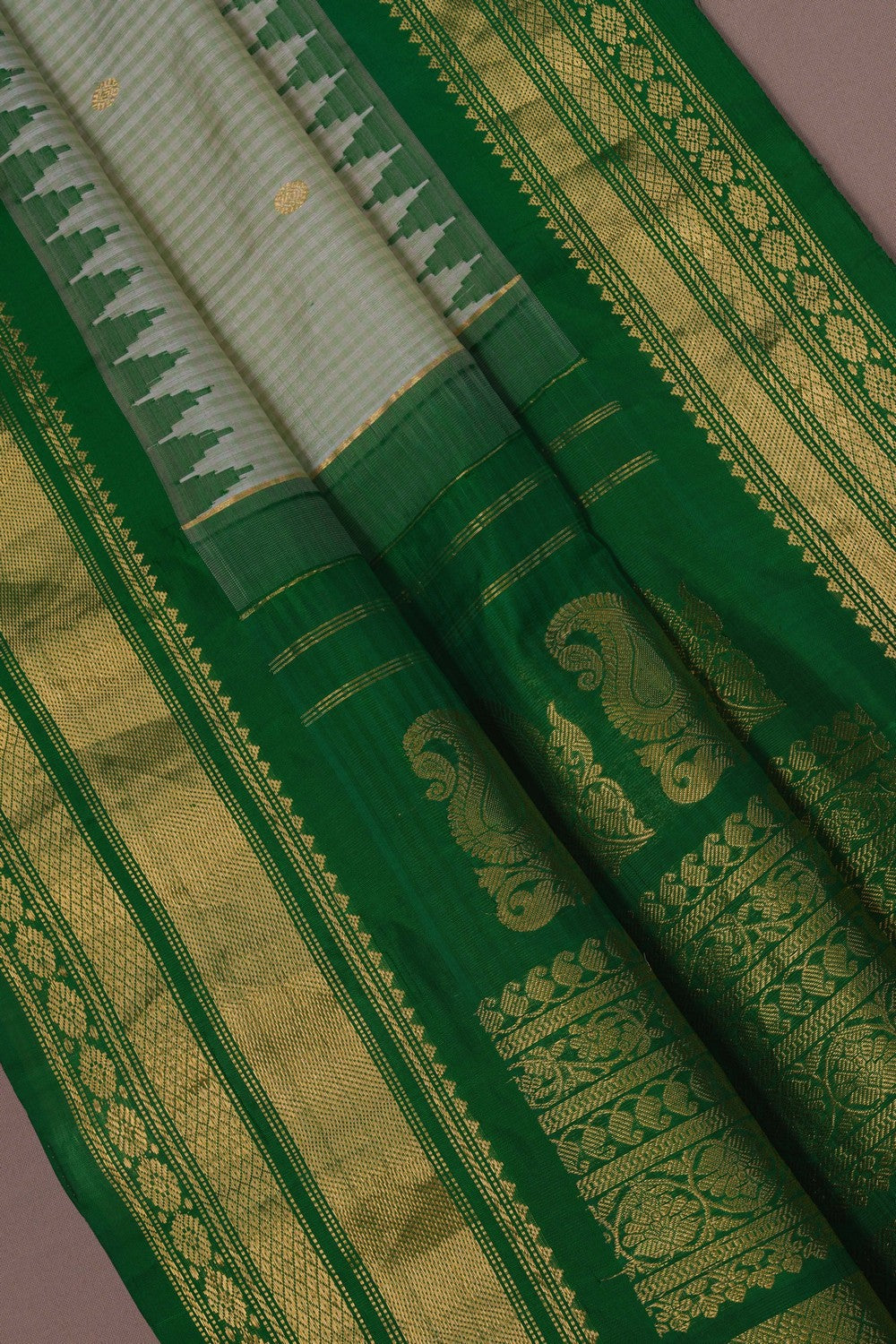 Image of Gadwal Cotton Silk Kattam Light-Green Saree
