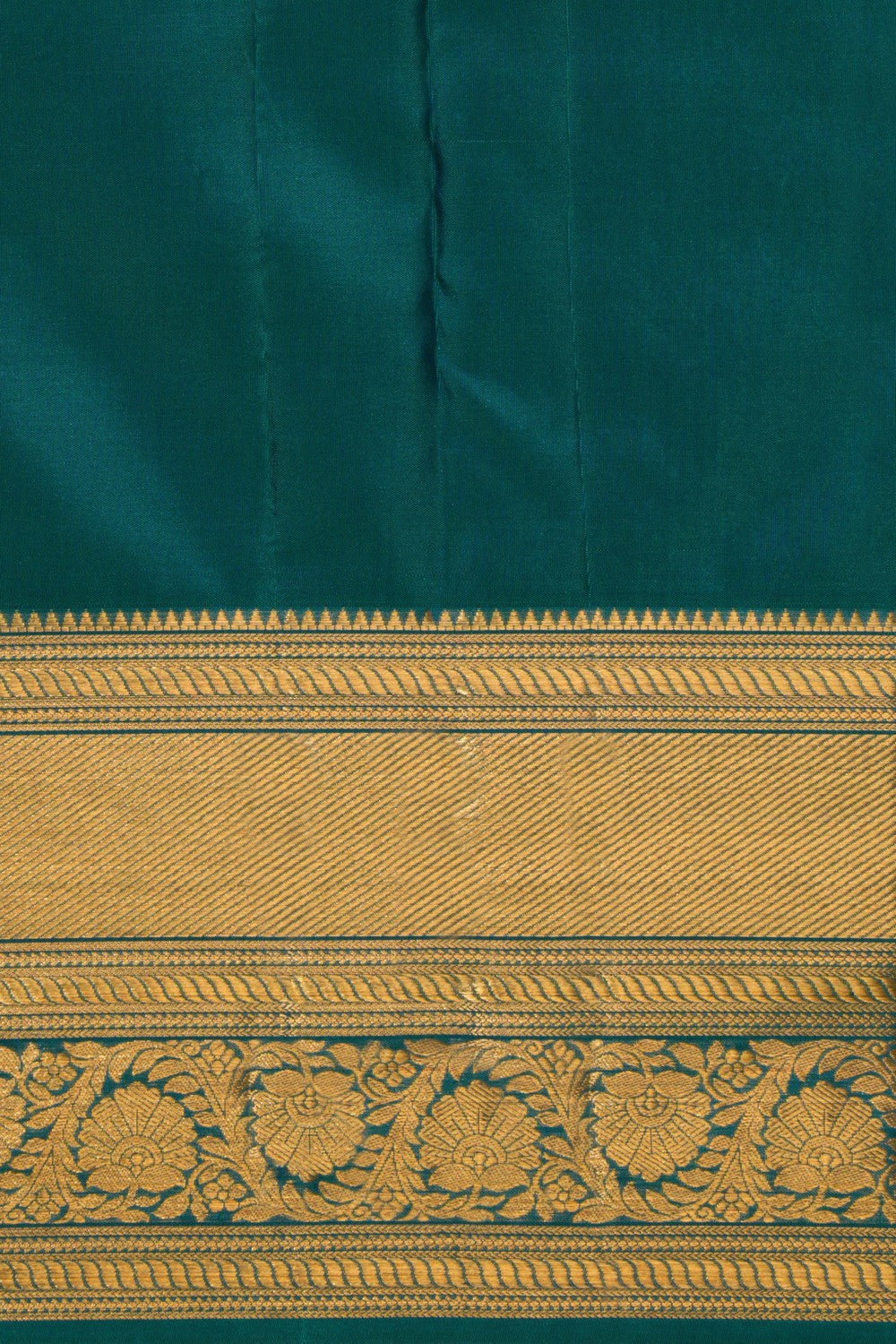 Kanchipattu An Ethereal Pearl Off-White Saree