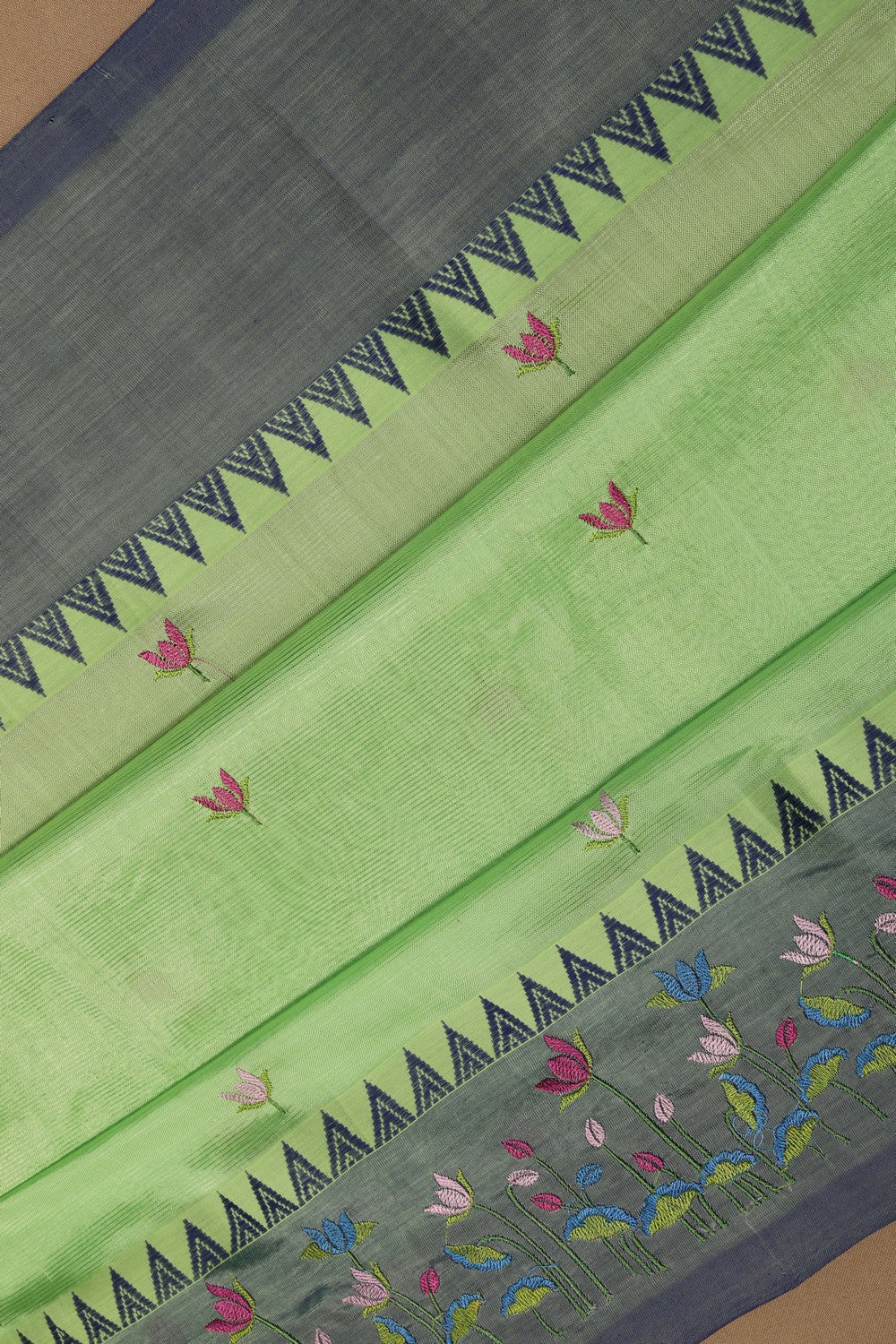 Image of Mangalgiri Silk Embroidery Saree