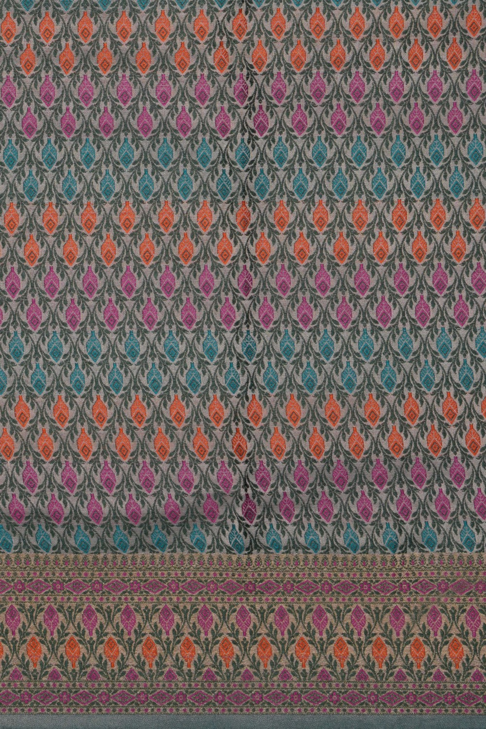 Image of A Meenakari floral border is stunning and elegant