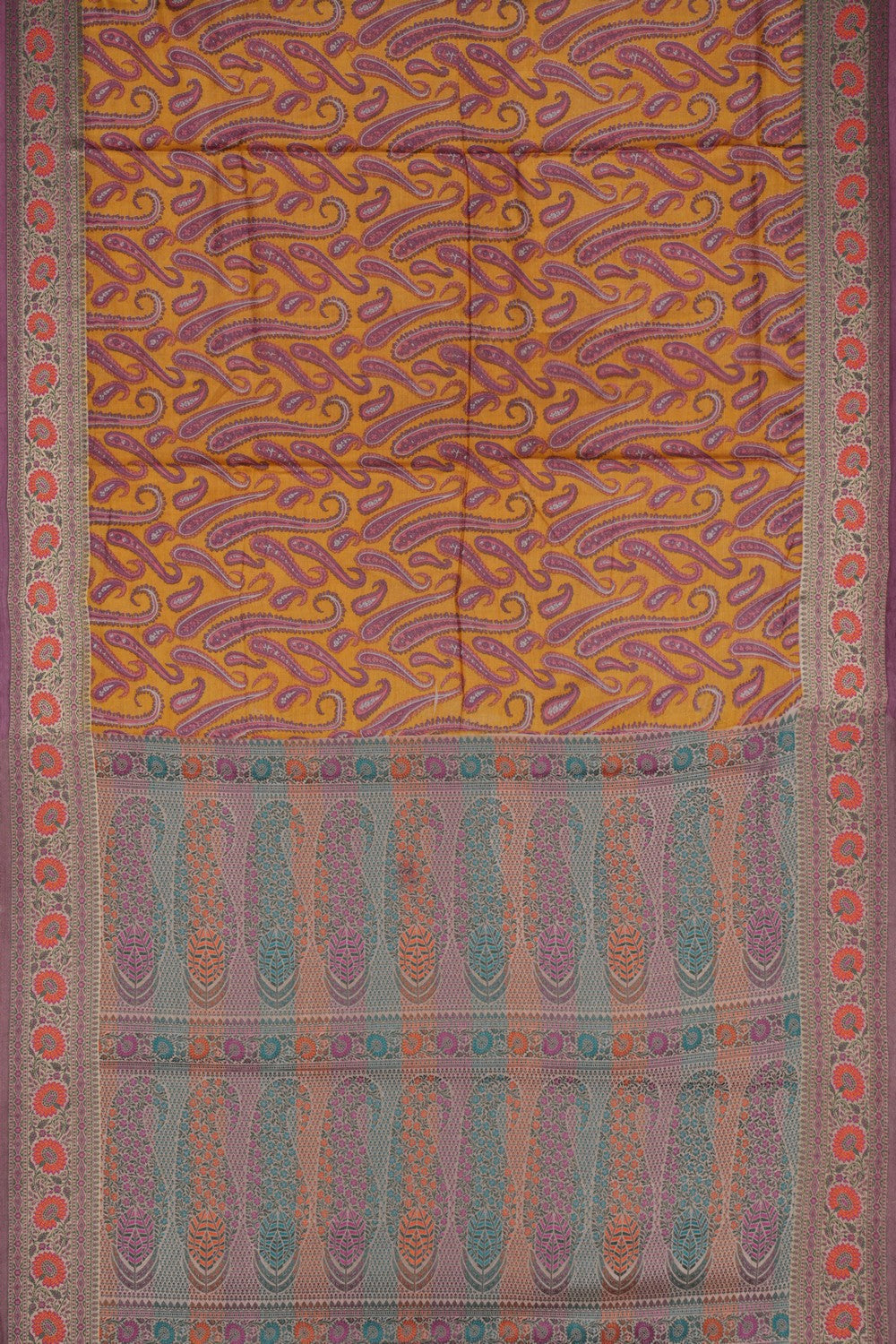Image of A Meenakari floral border is stunning and elegant