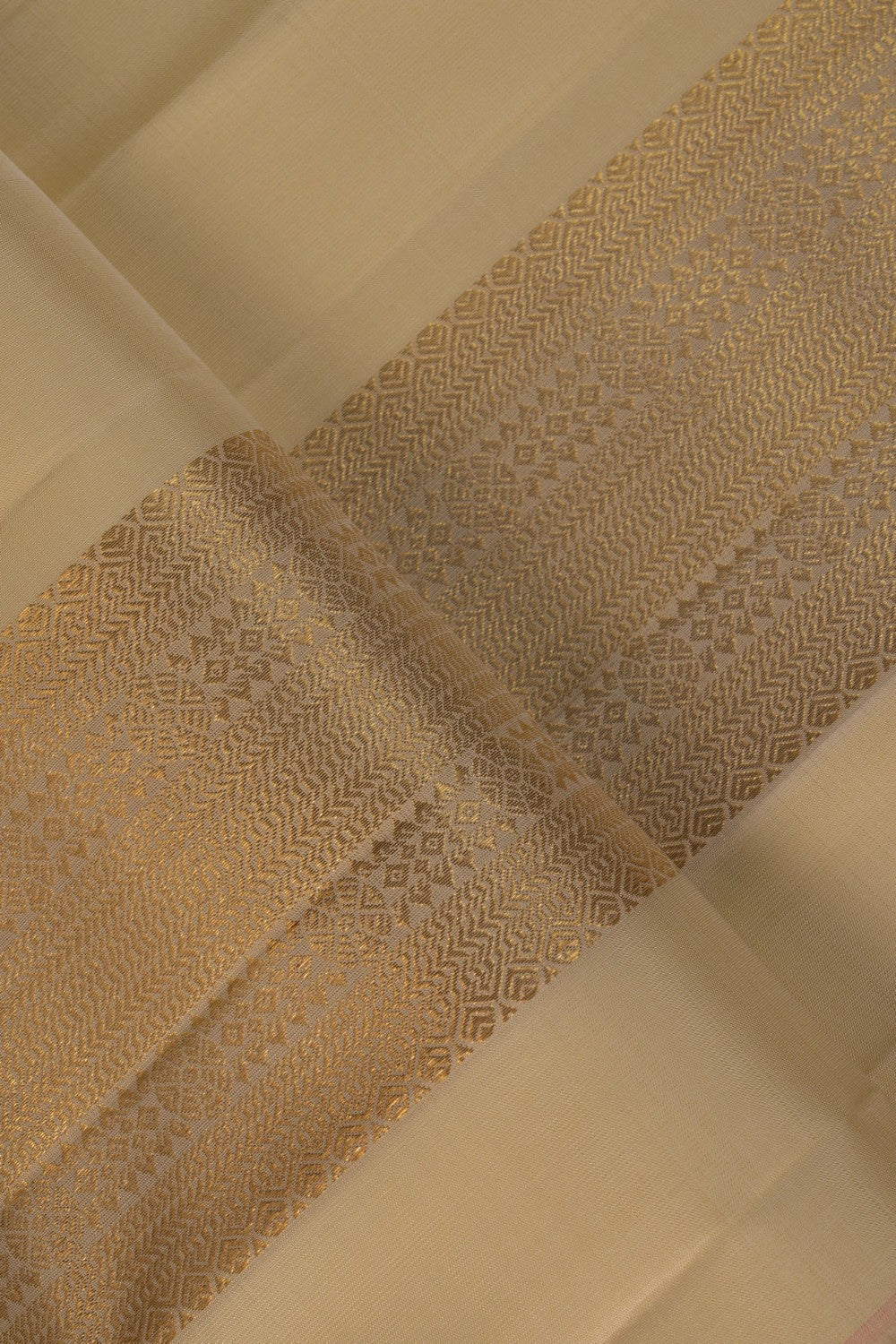 Image of Kanchi Silk Cream Dhoti With Kanduva (8 X 4)