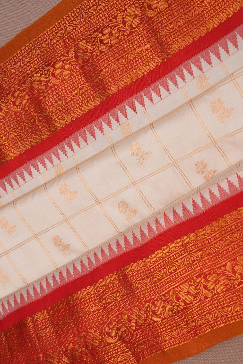 Gadwal Silk Kattam Off-White Saree