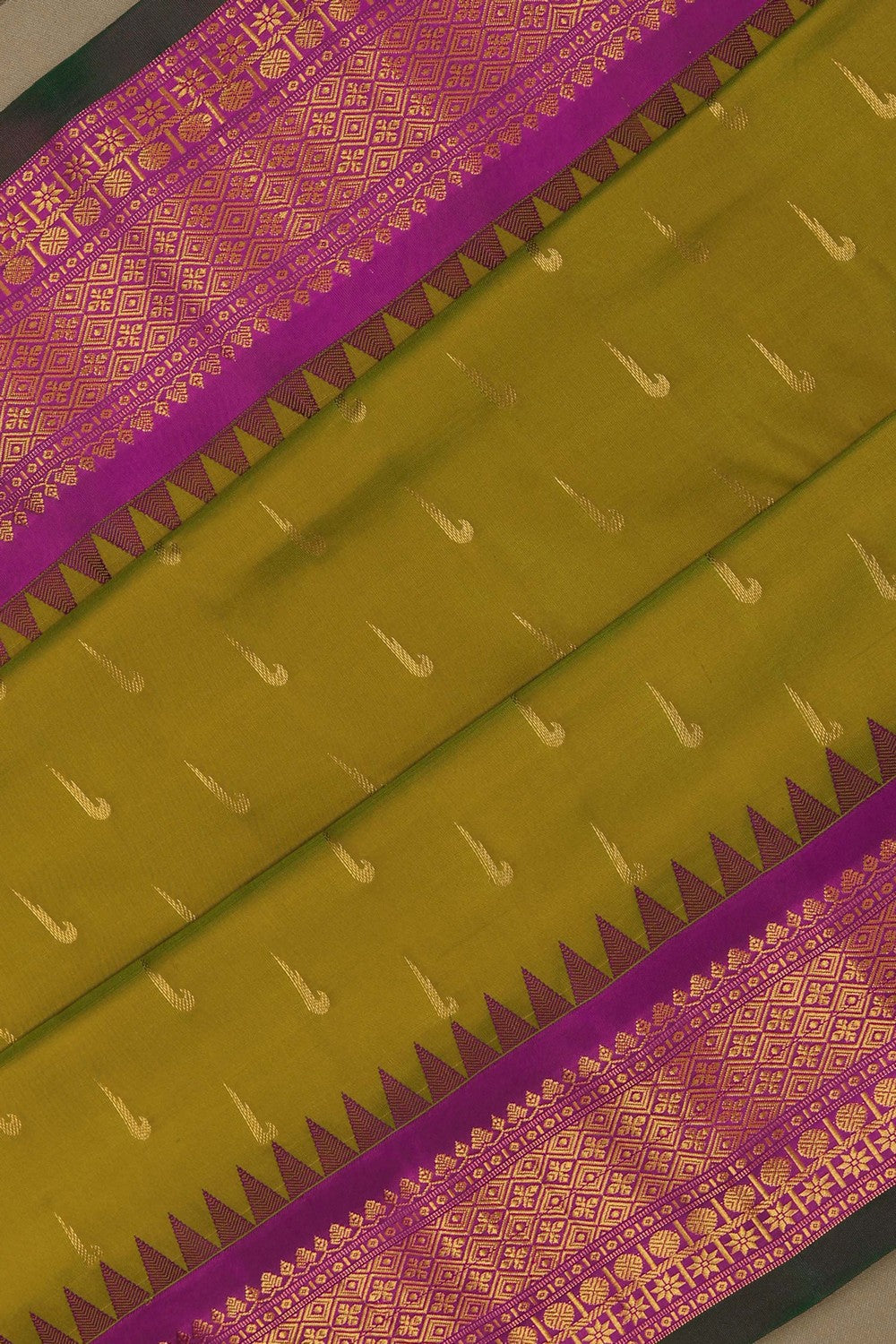 Gadwal Silk Green Saree