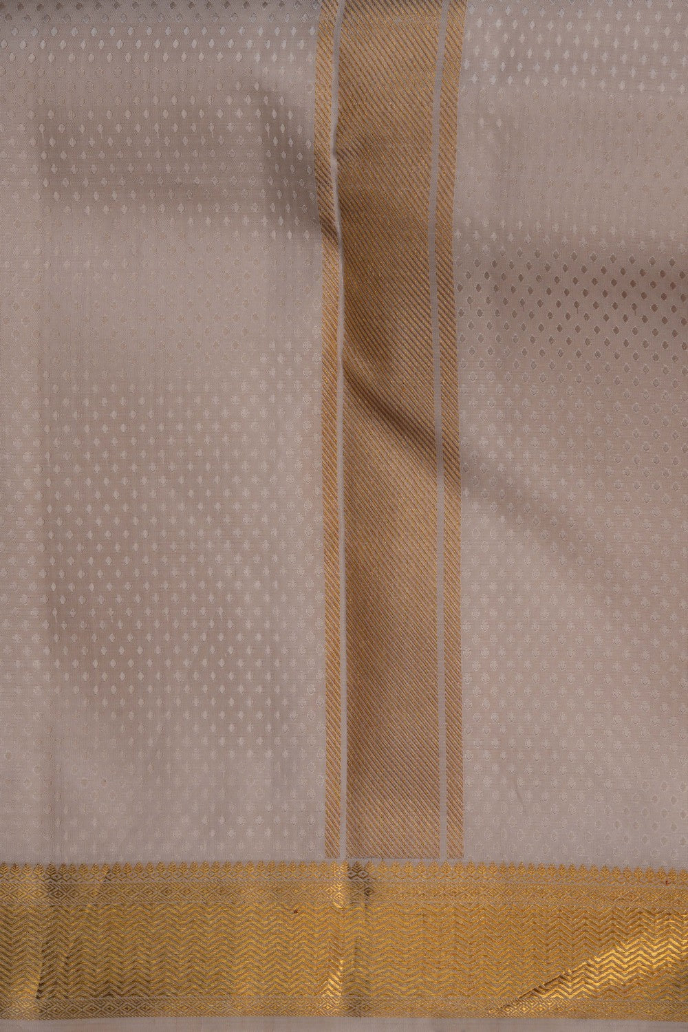 Image of Arani Silk Off-White Dhoti With Kanduva (8 X 4)