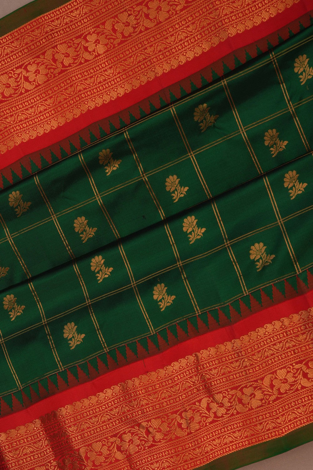 Gadwal Silk Kattam Green Saree