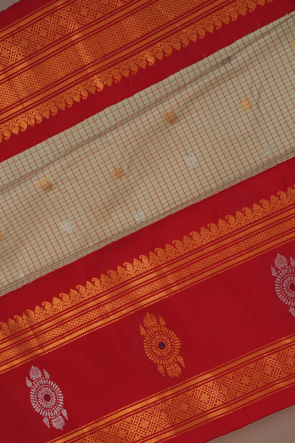 Gadwal Silk Kattam Off-White Saree