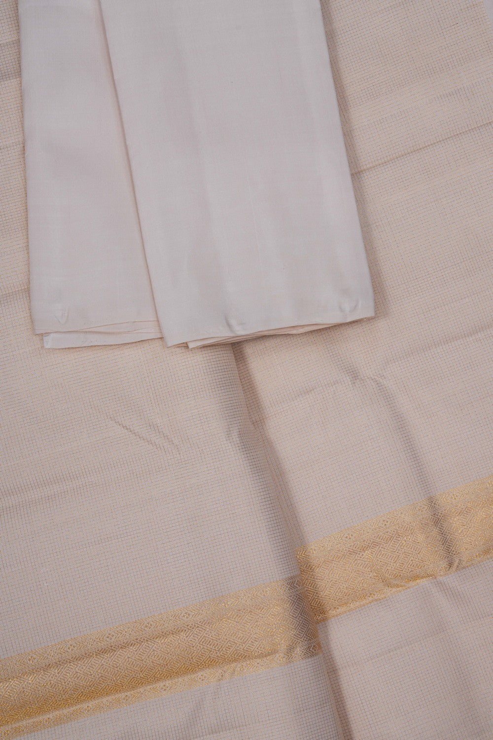 Image of Arani Silk Off-White Dhoti With Kanduva (8 X 4) 3 Pcs Set