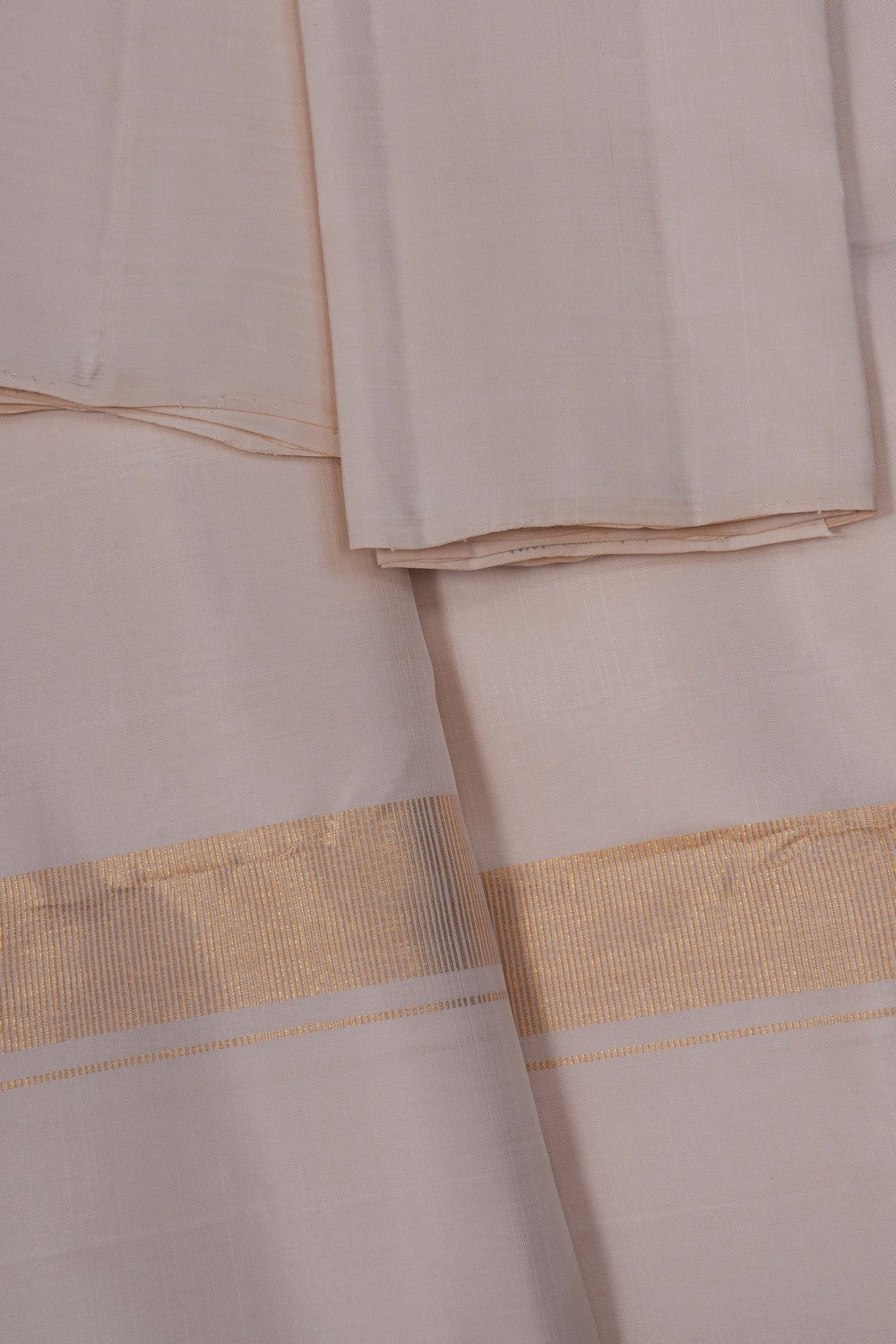 Image of Arani Silk Off-White Dhoti With Kanduva (8 X 4) 3 Pcs Set