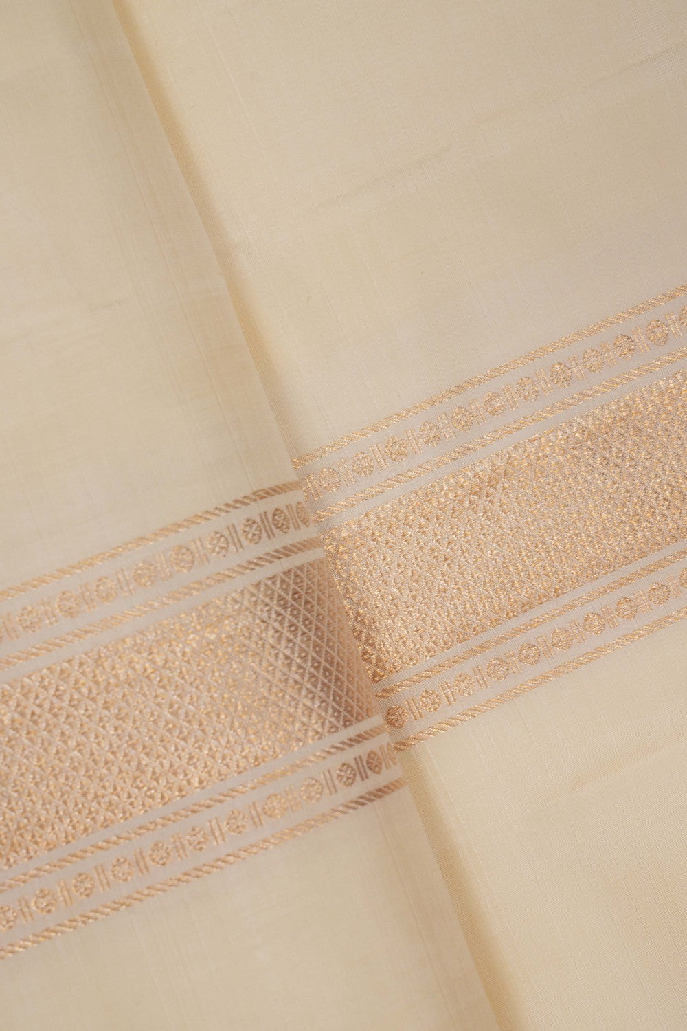 Image of Kanchi Silk Cream Dhoti With Kanduva (8 X 4)
