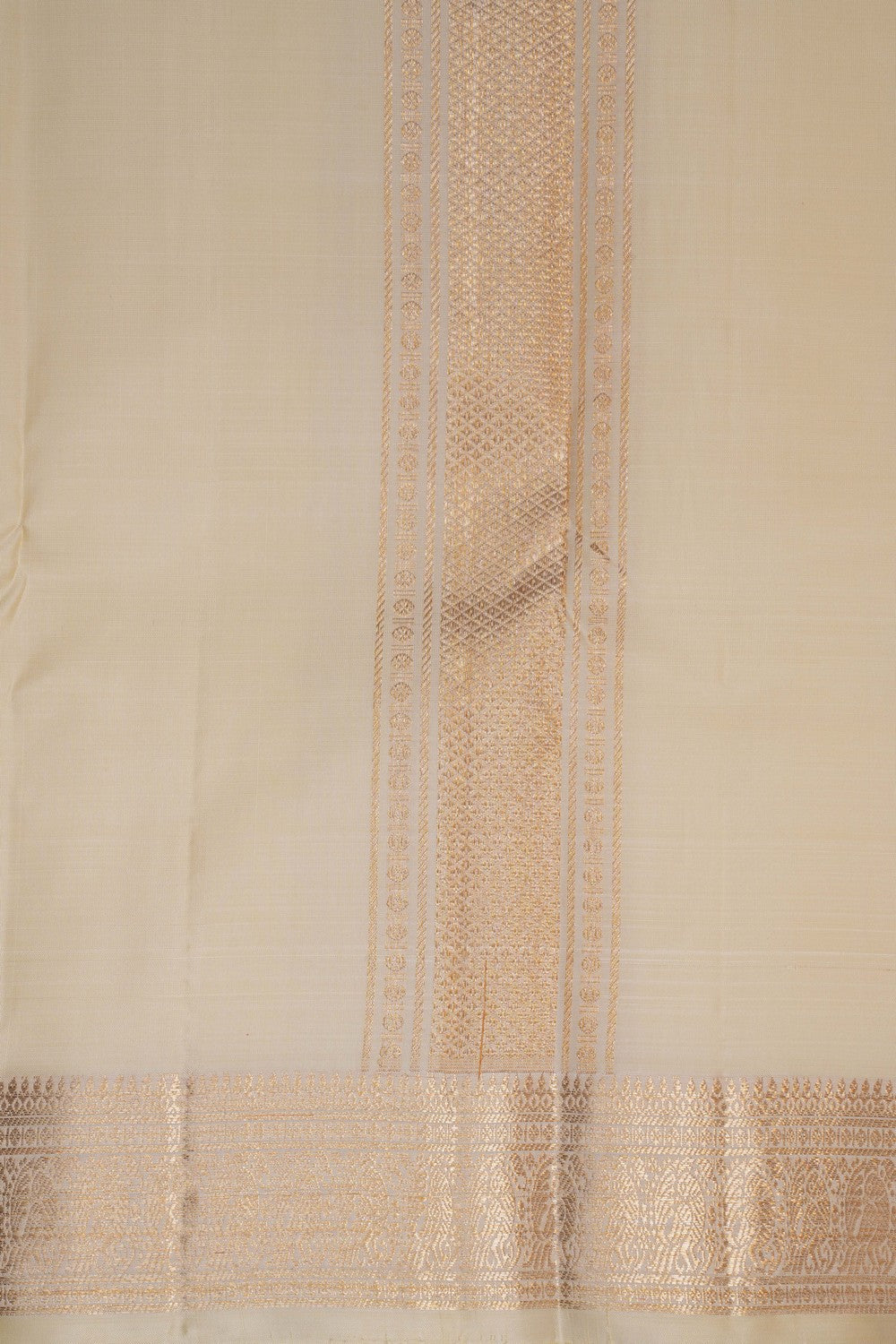 Image of Kanchi Silk Cream Dhoti With Kanduva (8 X 4)