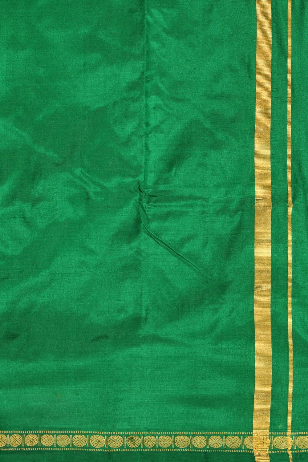 Image of A Green Silk Dhoti With Kanduva (8 X 4)