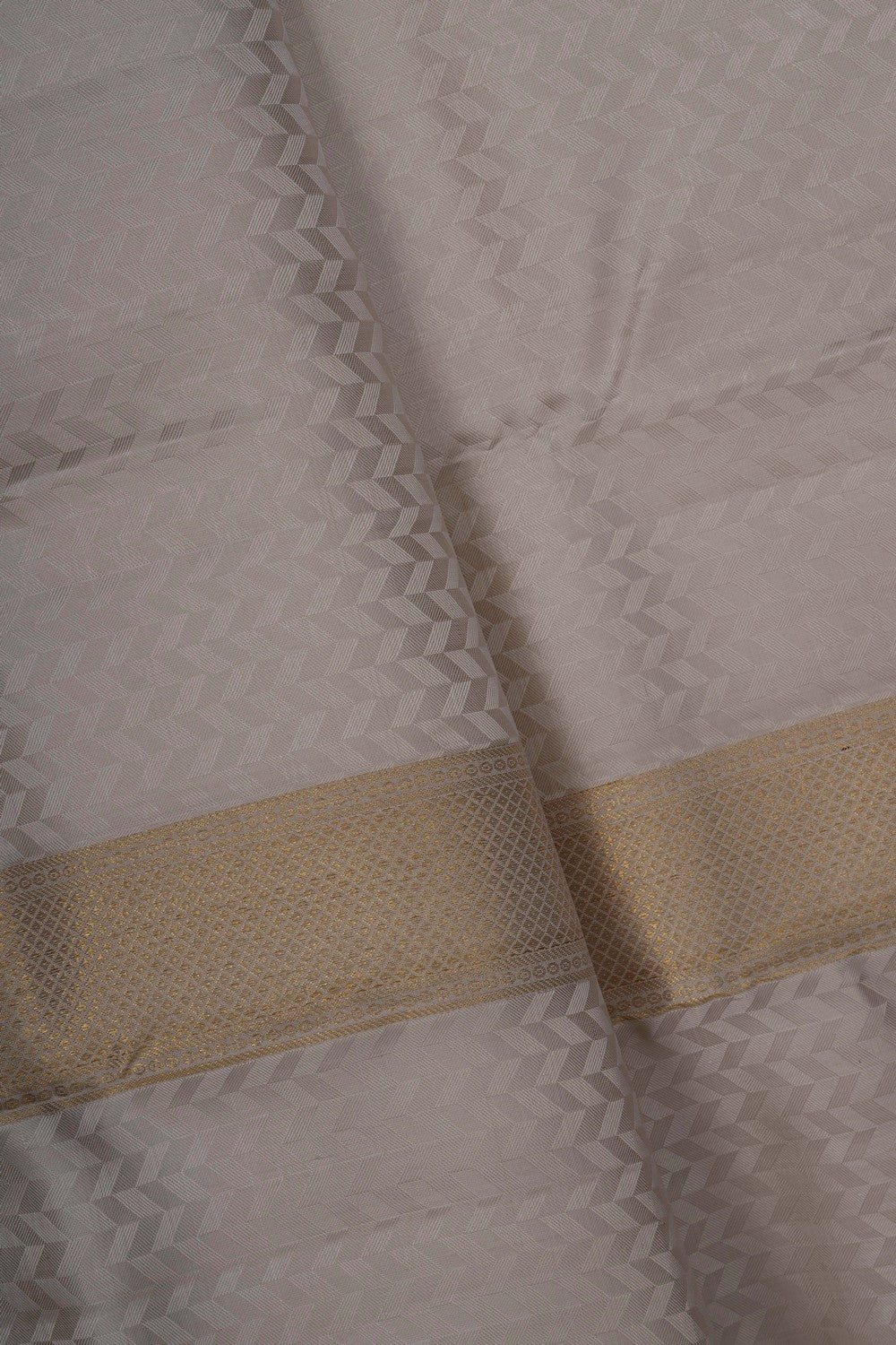 Image of Kanchi Silk Traditional Dhoti With Kanduva (8 X 4)