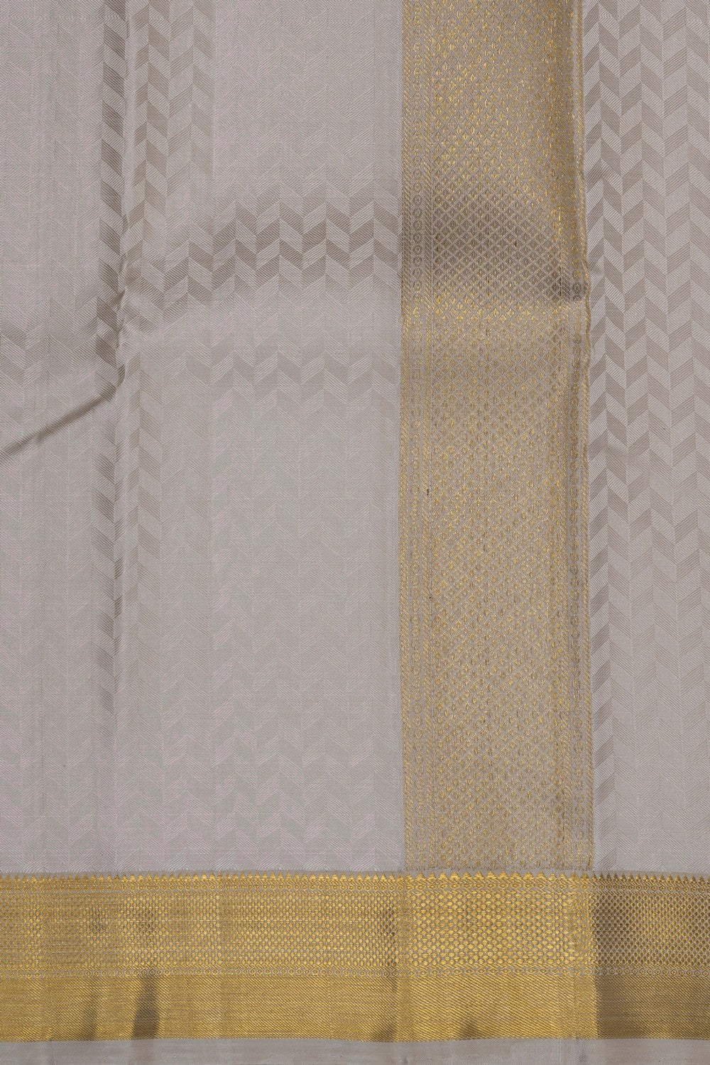 Image of Kanchi Silk Traditional Dhoti With Kanduva (8 X 4)