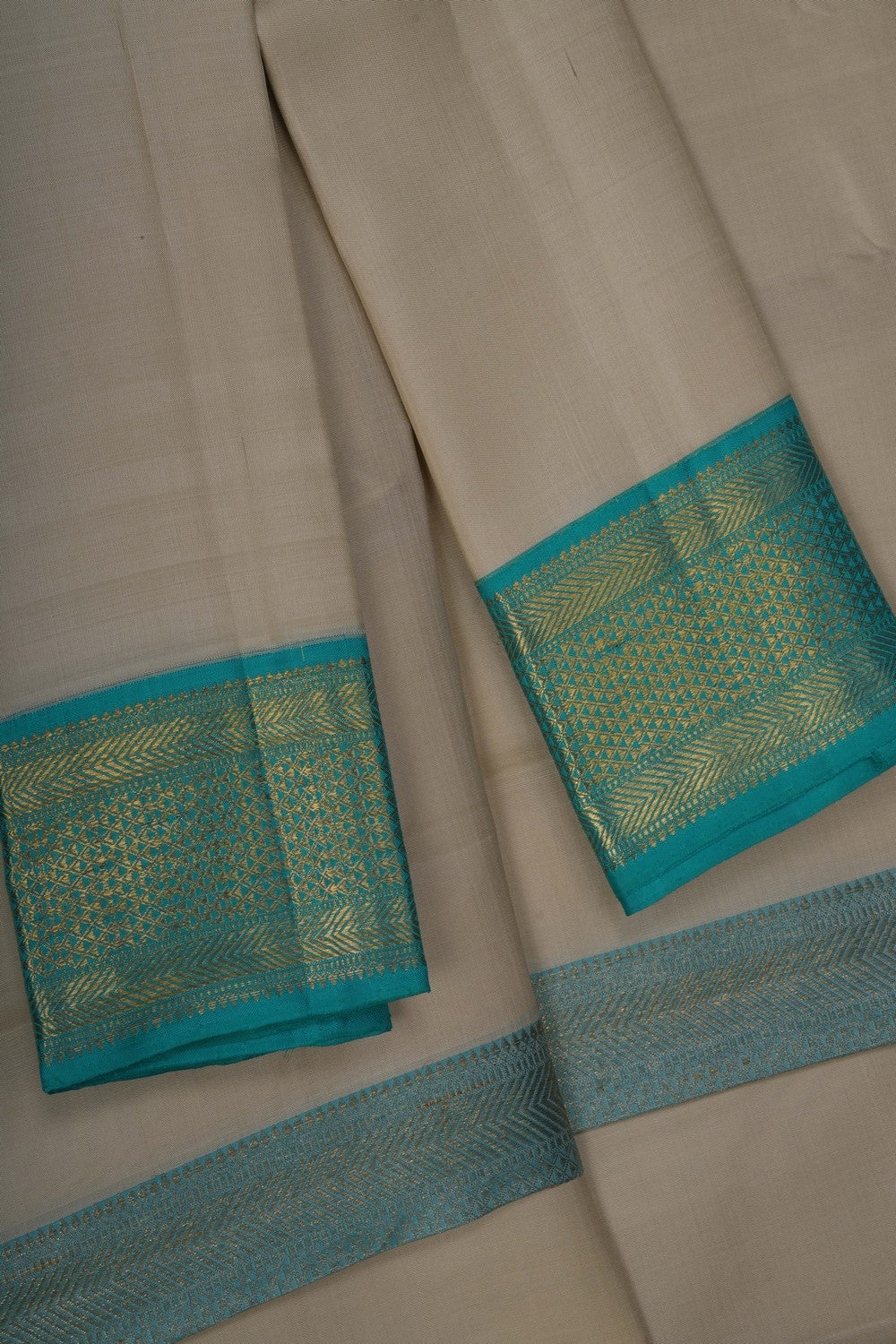 Image of Kanchi Silk Traditional Dhoti With Kanduva (8 X 4)