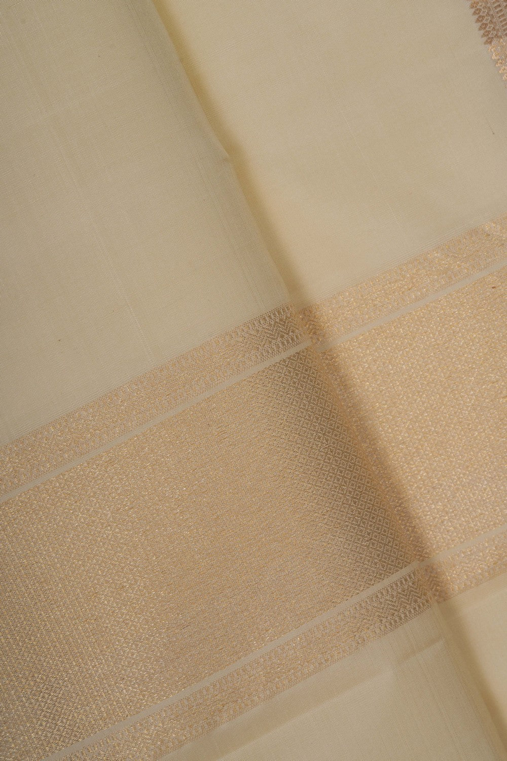 Image of Kanchi Silk Traditional Dhoti With Kanduva (8 X 4)