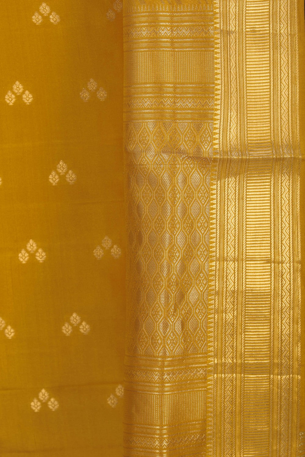 Image of Unstitched Suit Set Fabric (3 Pcs Set)
