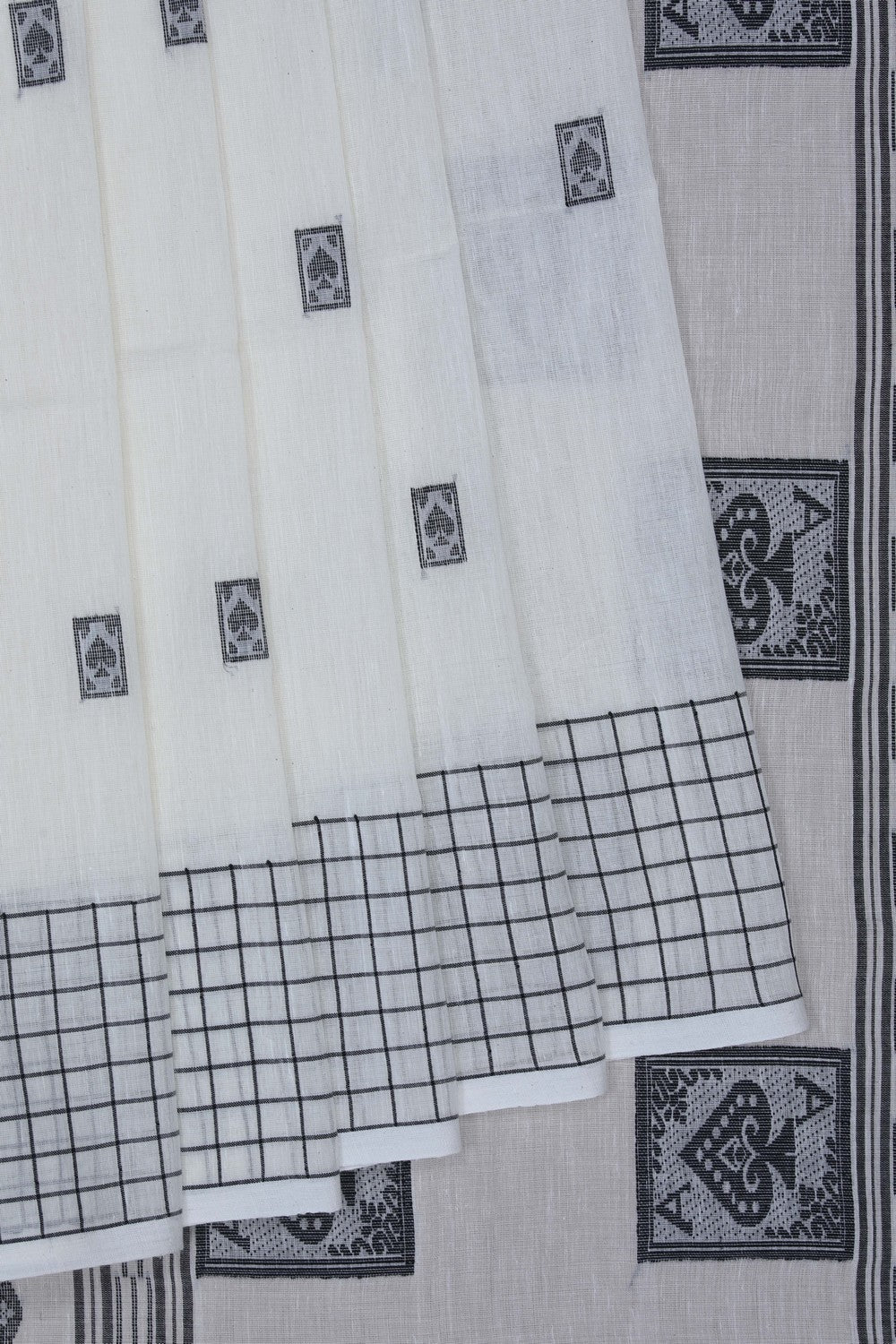 Image of The Dhakai Jamdani Craft Off-White Saree