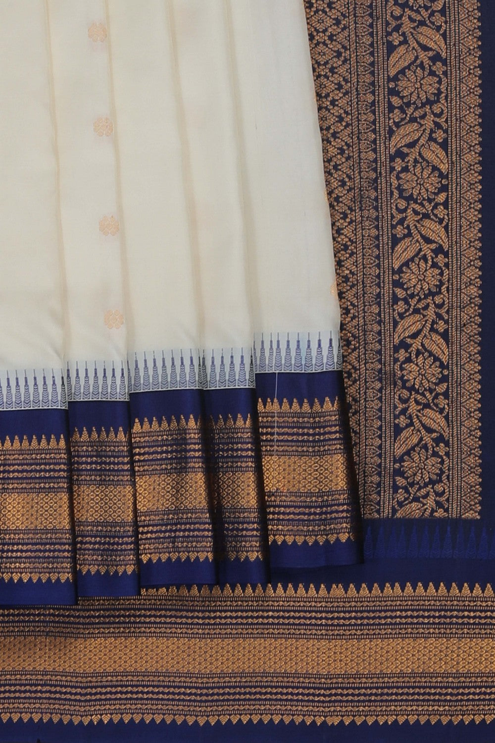 Image of Cream Gadwal Silk Saree