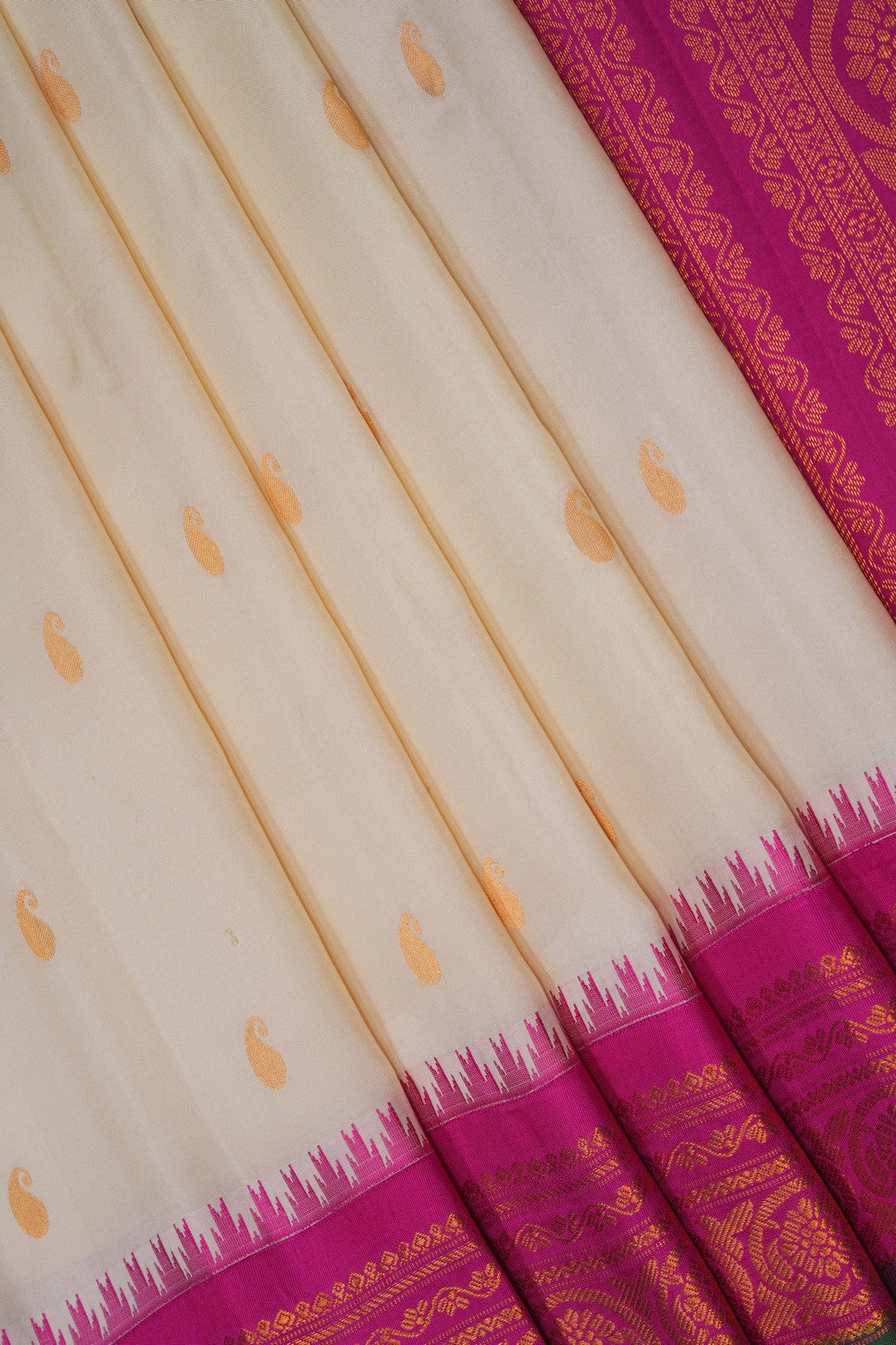 Image of Cream Gadwal Silk Saree