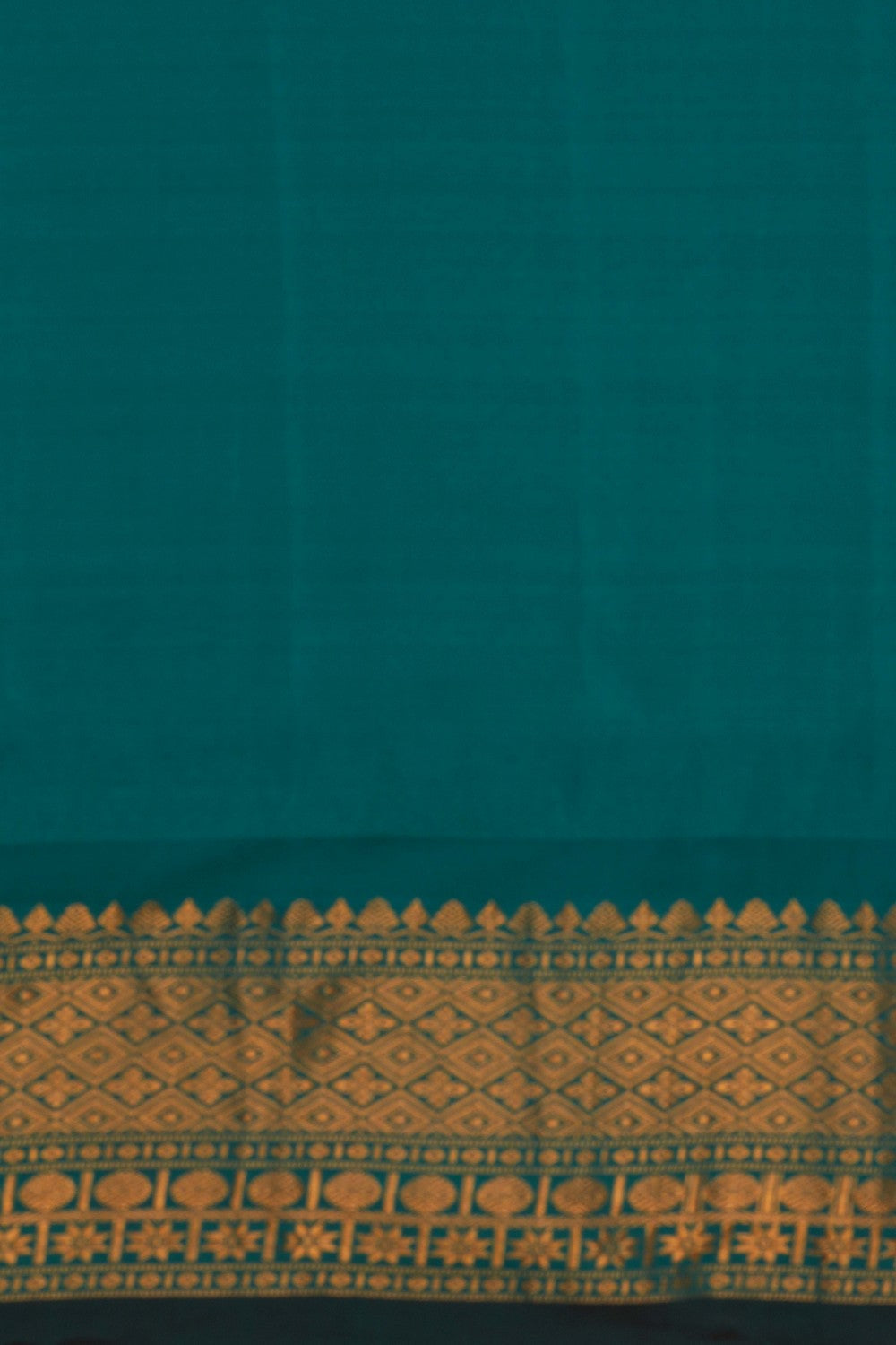 Image of Cream Gadwal Silk Saree