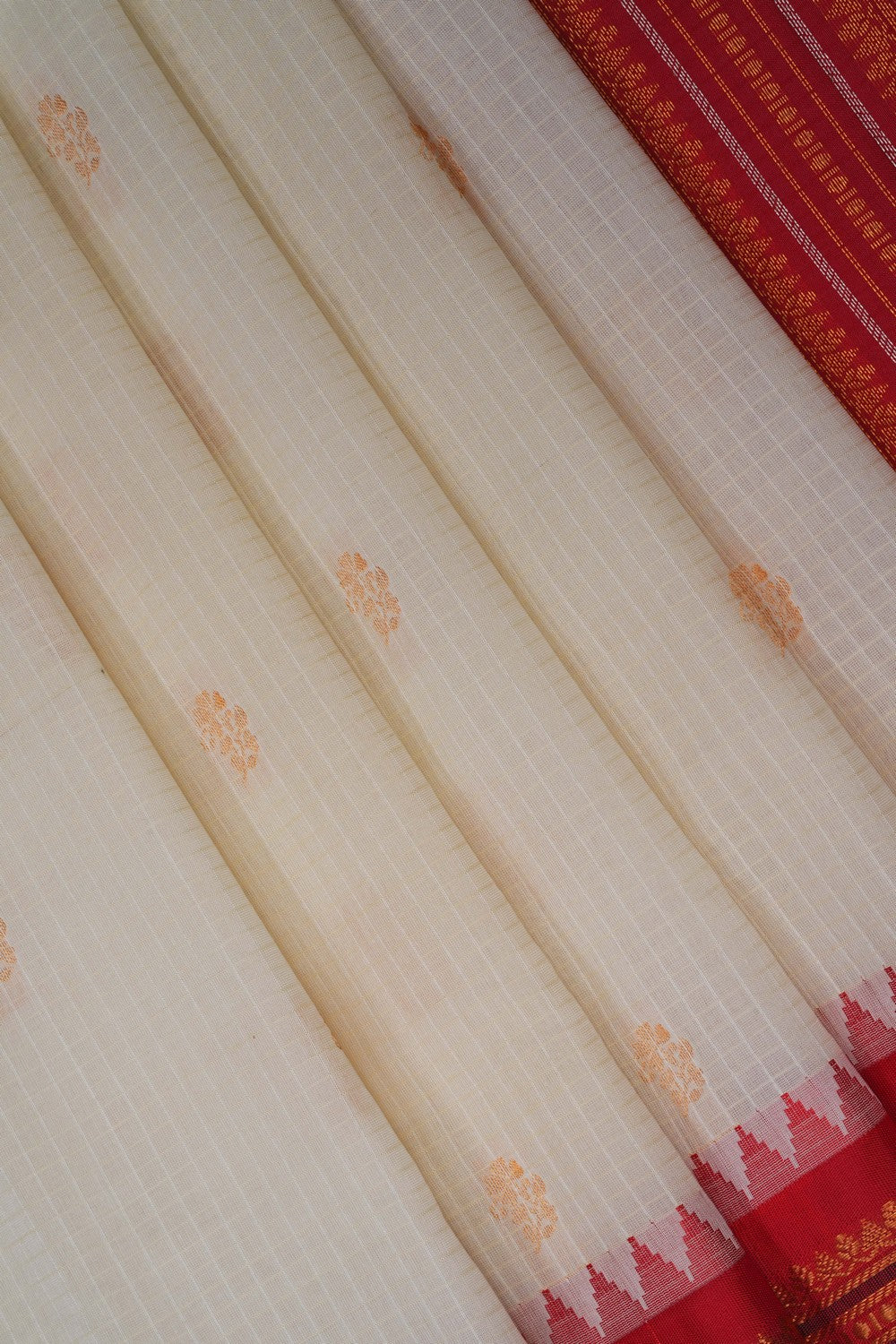 Image of White Gadwal Silk Cotton Saree