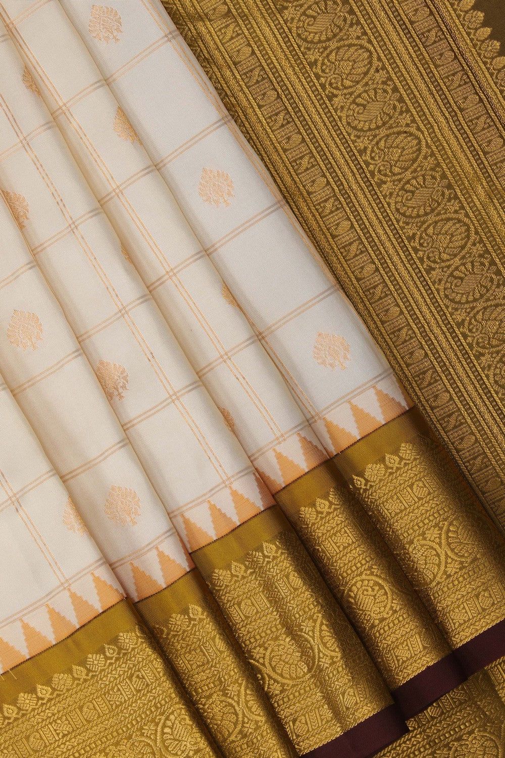 Image of White Gadwal Silk Saree