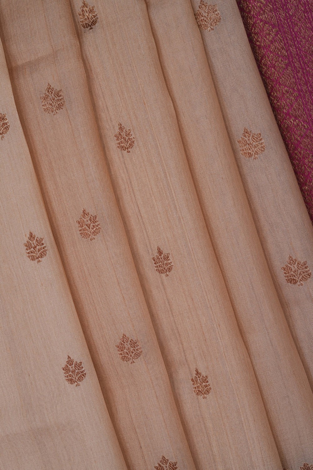 Image of Off-White Banarasi Tussar Saree