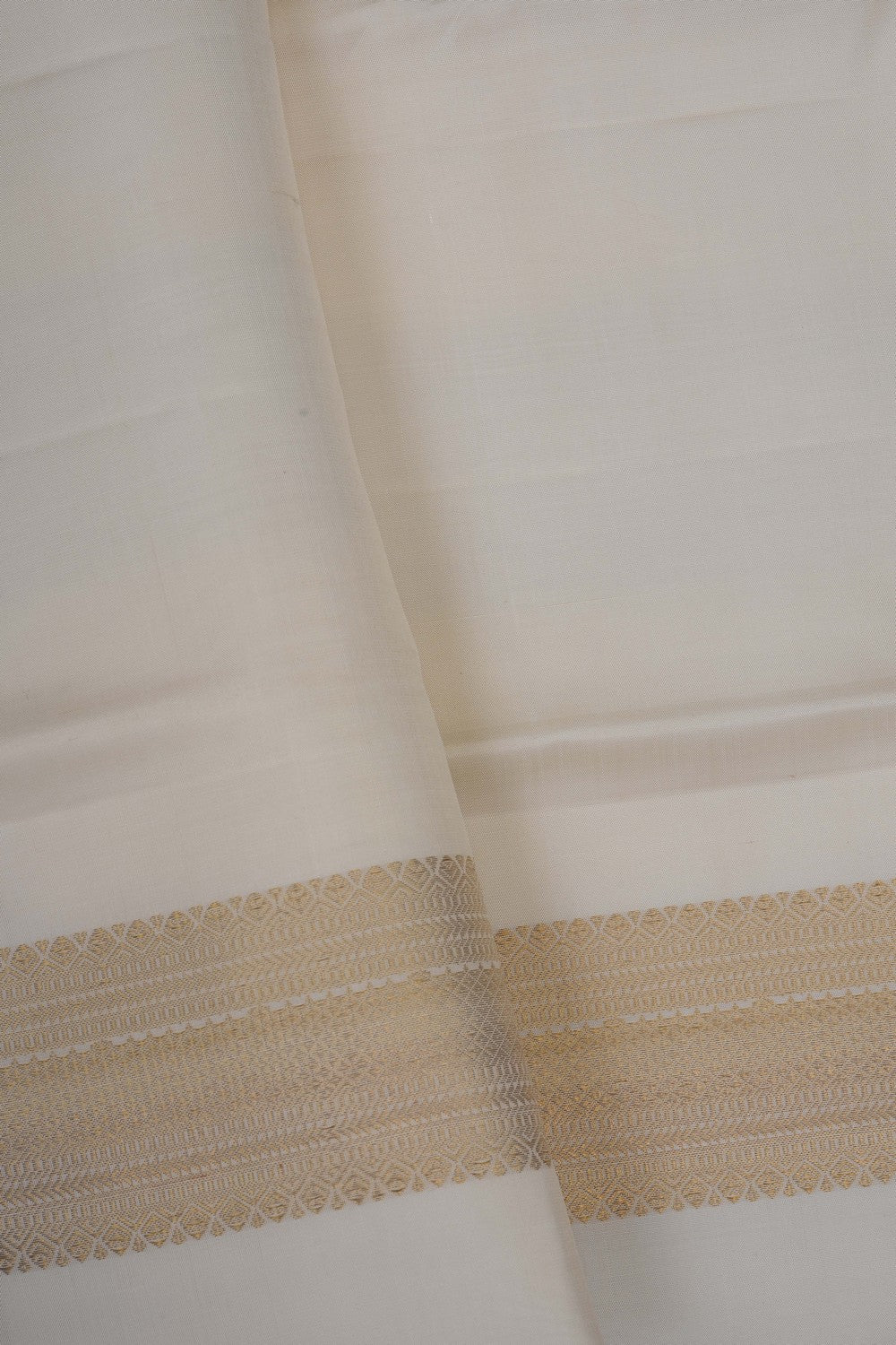 Image of Kanchi Silk Dhoti With Kanduva (8 X 4) 2 PCS Set
