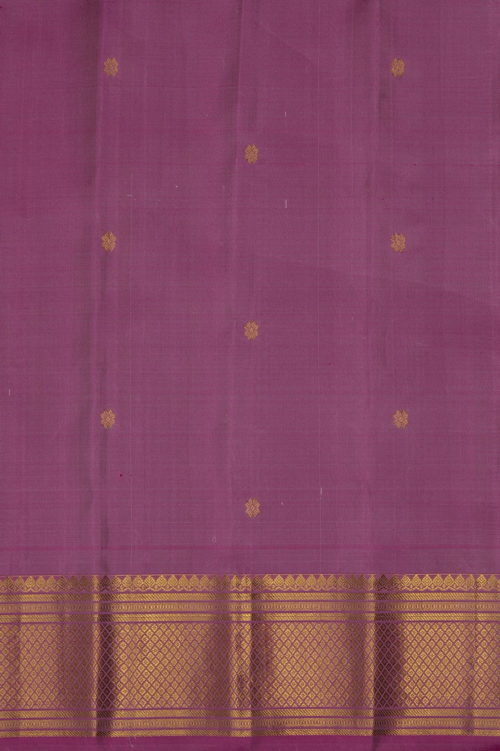 Image of Off-White Gadwal Silk Kattam Saree
