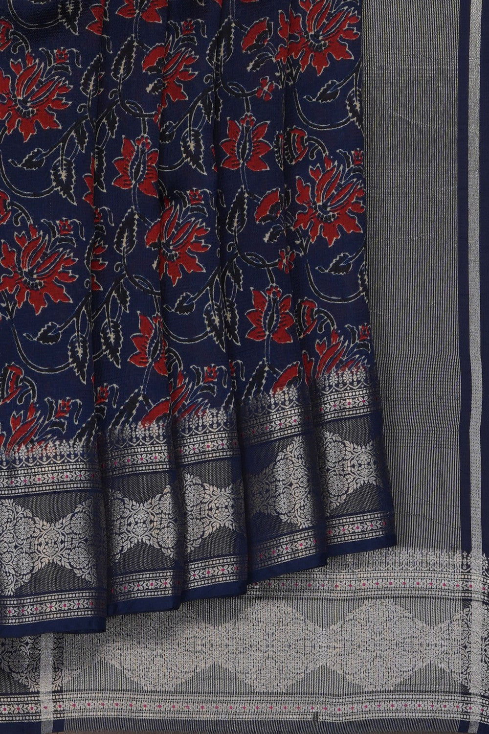 Image of floral-printed-black-silk-saree-p-18940765