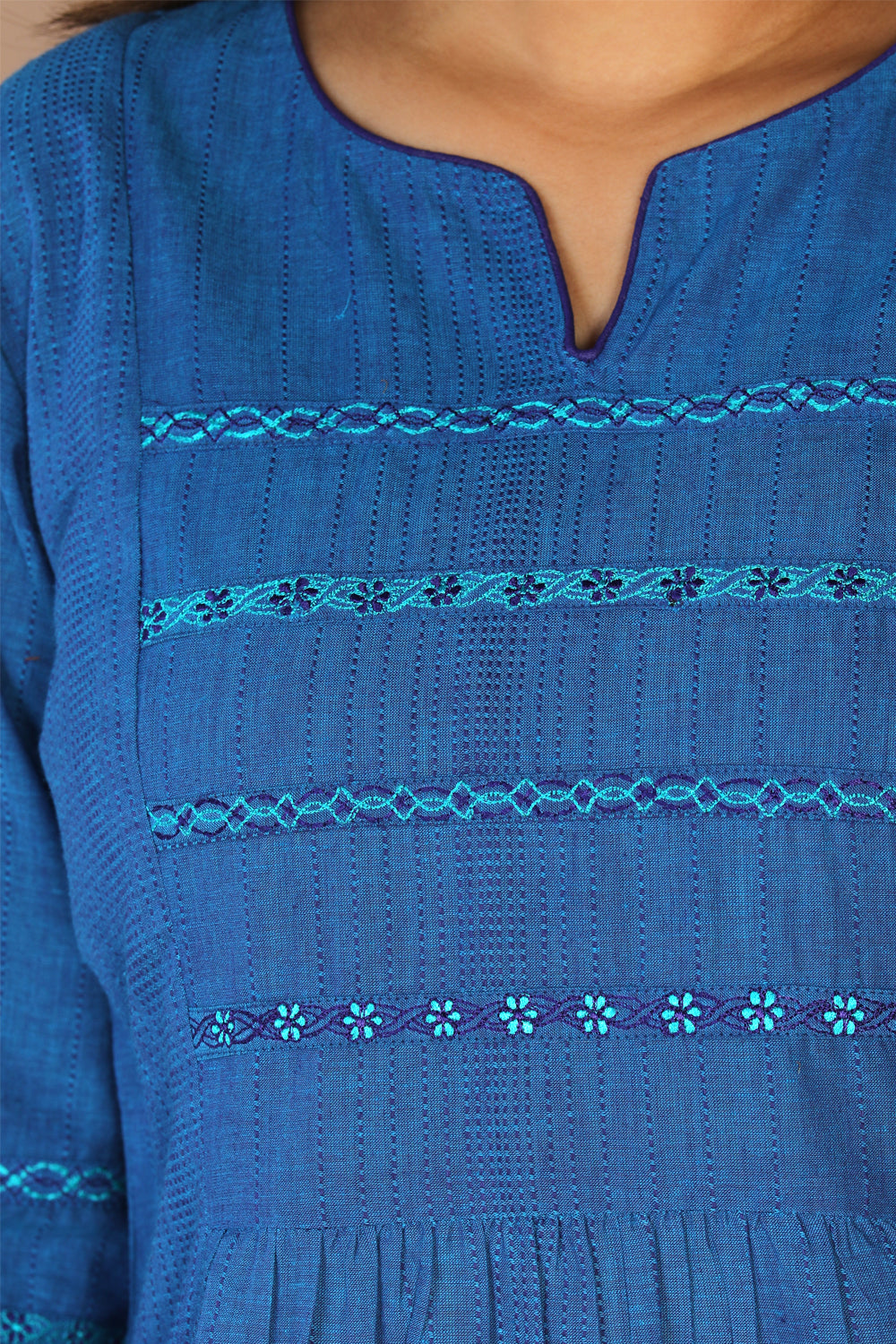 Thread embroidered deep blue cotton woven kurta