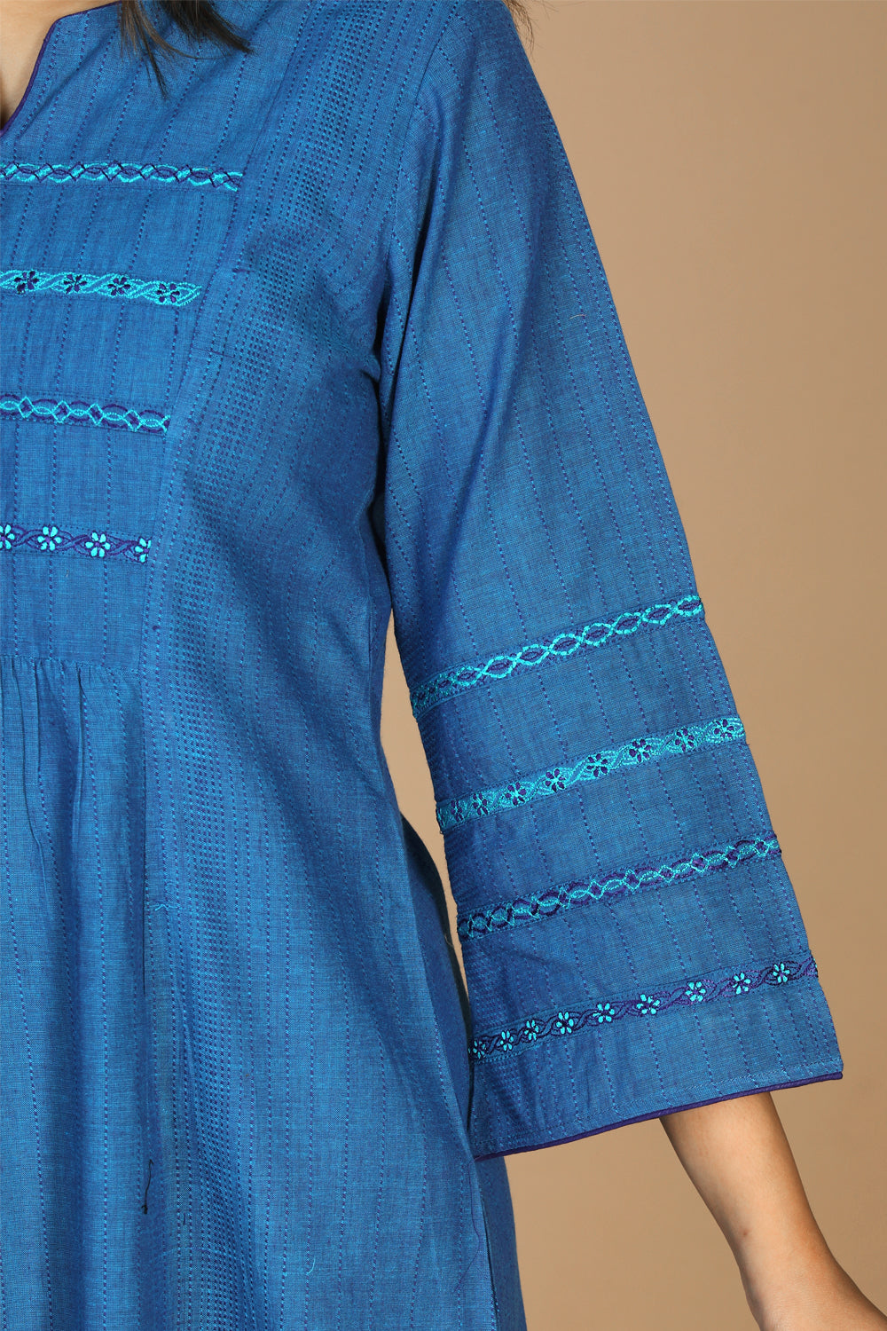 Thread embroidered deep blue cotton woven kurta