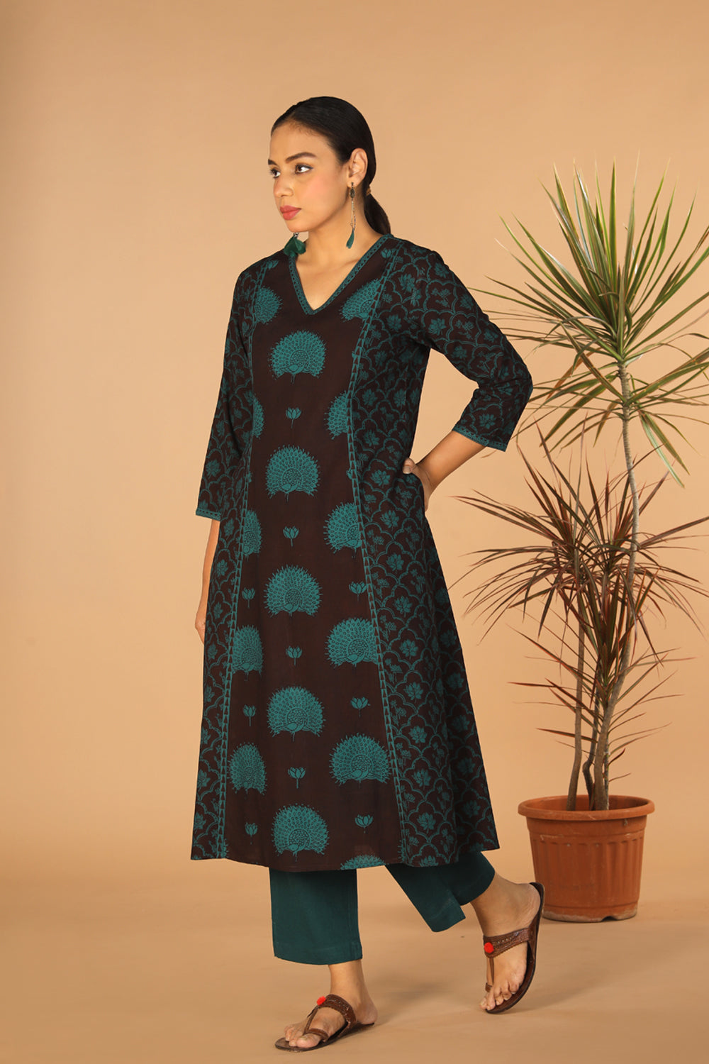 Image of Black Paneled cotton Bagh kurta