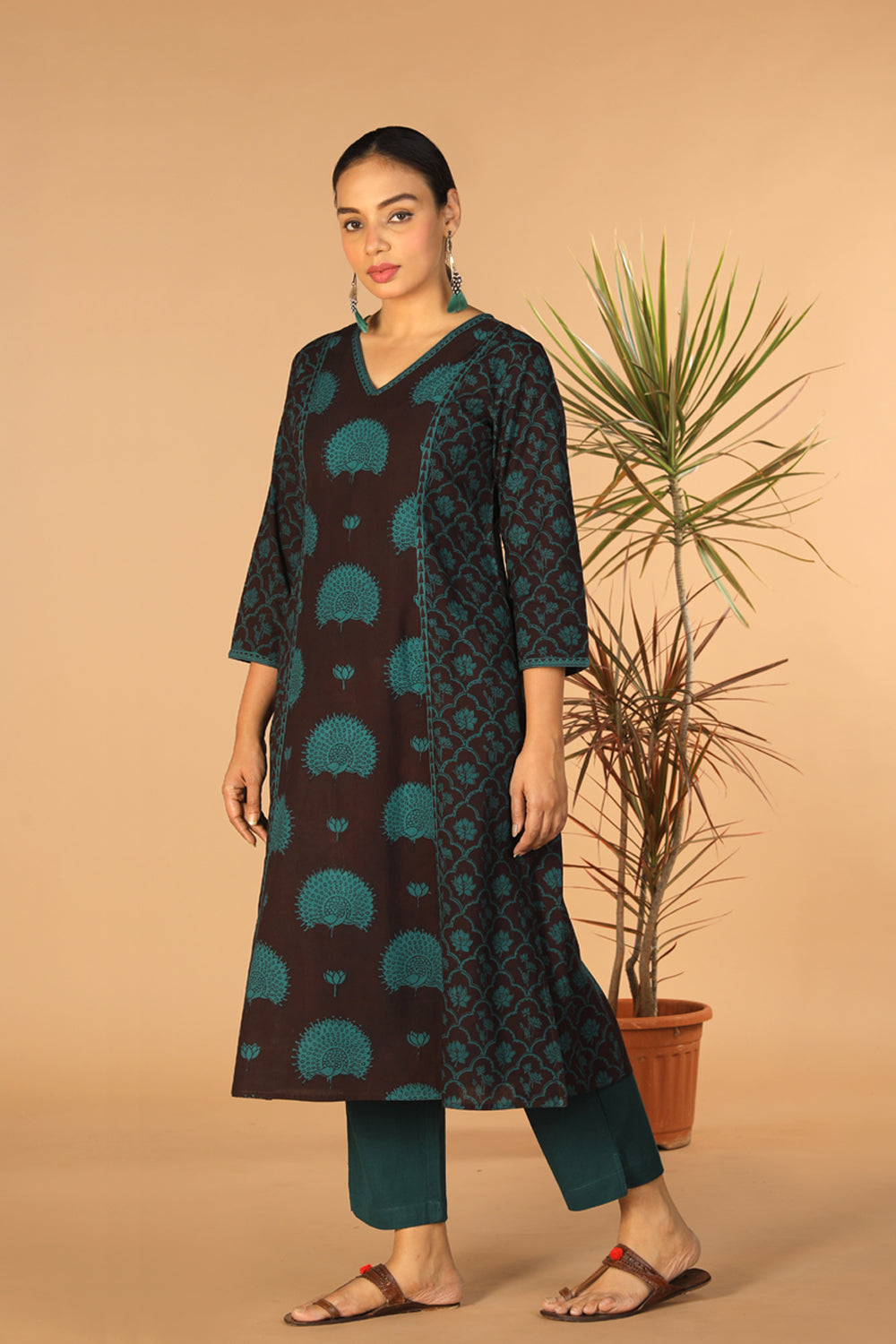 Image of Black Paneled cotton Bagh kurta
