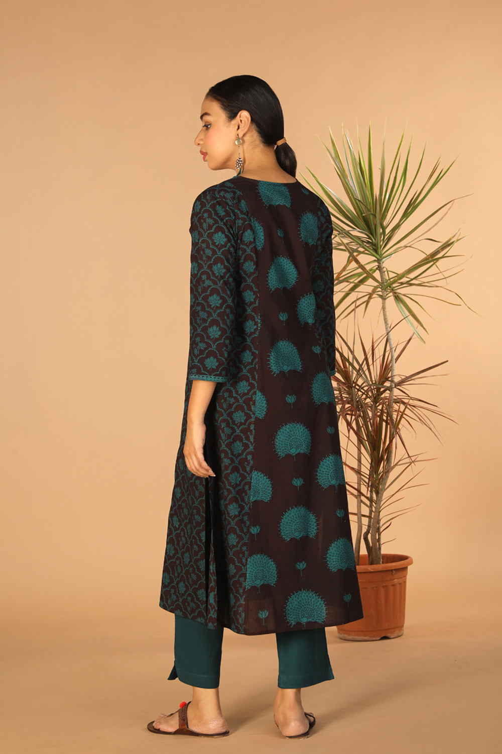 Image of Black Paneled cotton Bagh kurta