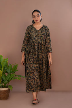 Black elephant Kalamkari long dress M / Black Black elephant Kalamkari long dress M / Black