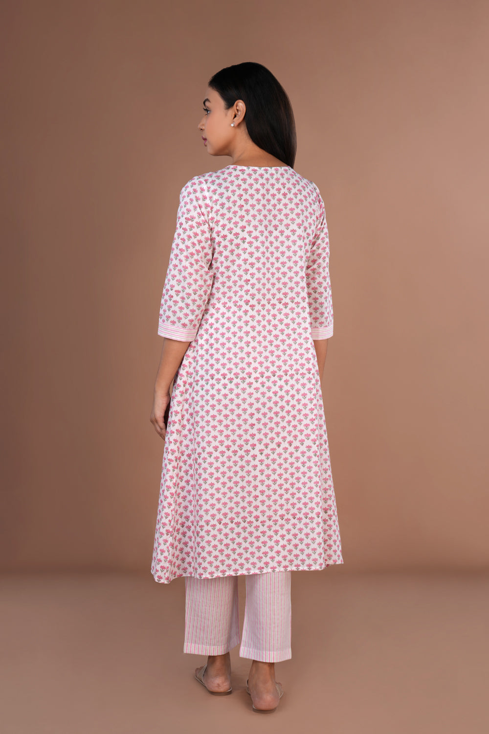 Image of White floral hand block printed cotton kurta and pants set