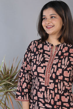 Image of Black hand block printed cotton straight fit kurti.